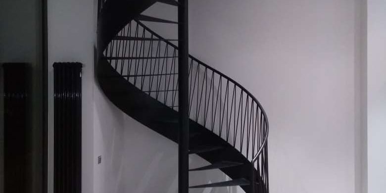 پله گرد فلزی ساده