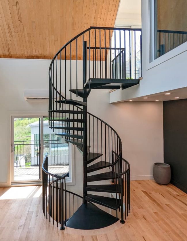 پله گرد فلزی آس استپ1